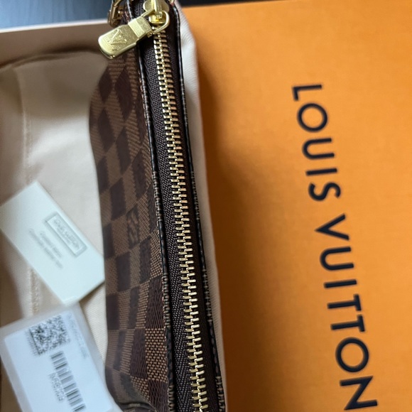 Louis Vuitton MINI POCHETTE ACCESSOIRES - Picture 9 of 9